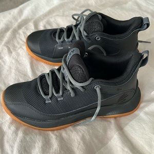 Curry Basketball shoes